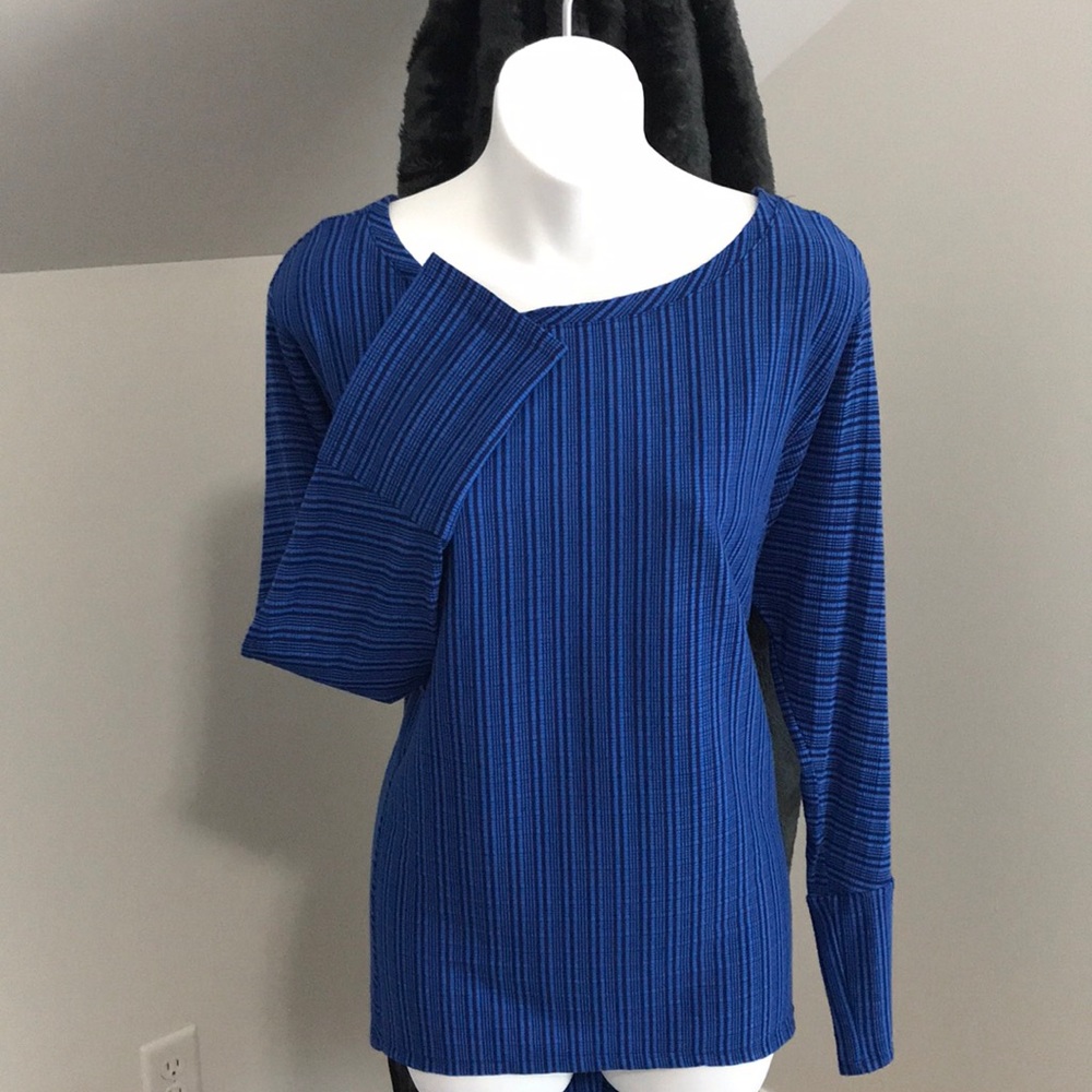 DANA BUCHMAN LONG SLEEVE BLUE TUNIC WITH HI LO CUT HEM